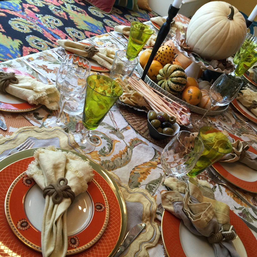 Tablescaping Pro Tips for Holiday Decor