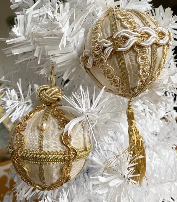 Champagne gold Trim Queen Ornament Kit