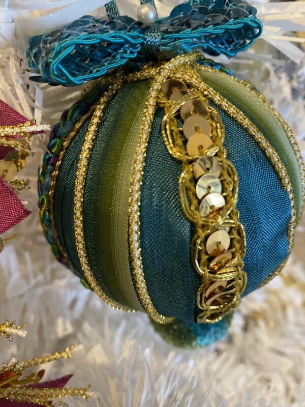 Trim Queen Peacock Ornament Kit